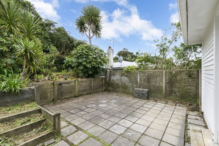 Photo of property in 6 Hollies Crescent, Johnsonville, Wellington, 6037