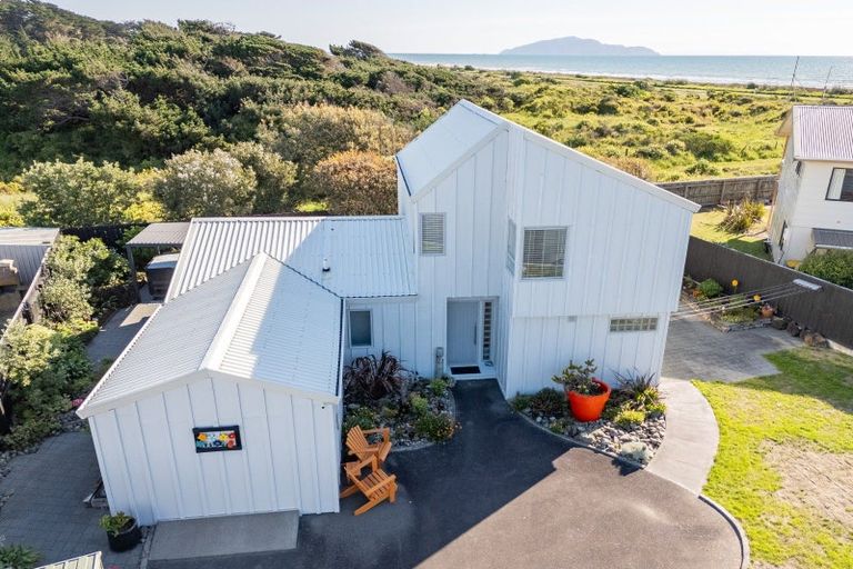 Photo of property in 12 Scott Avenue, Otaki Beach, Otaki, 5512