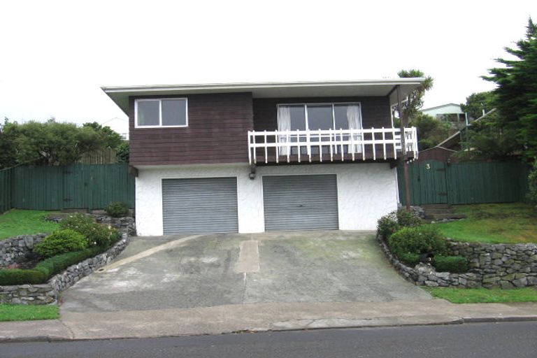 Photo of property in 3 Fitzpatrick Street, Newlands, Wellington, 6037
