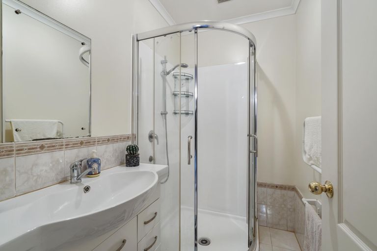 Photo of property in 12 Pistachio Place, Goodwood Heights, Auckland, 2105