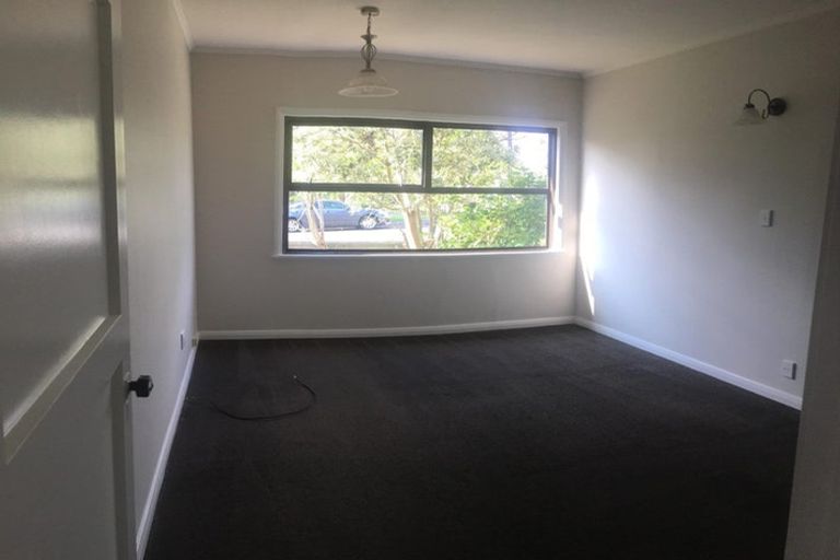 Photo of property in 13 Westwell Road, Belmont, Auckland, 0622