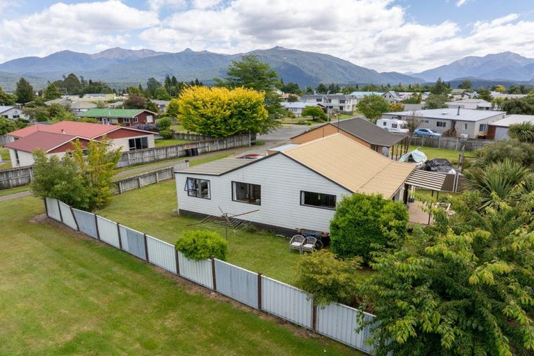 Photo of property in 11b Eglinton Place, Te Anau, 9600