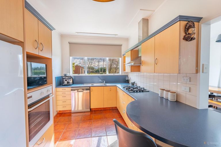 Photo of property in 60 Timaru Road, Waimate, 7924