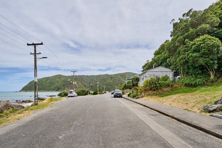 Photo of property in 74 Moana Road, Plimmerton, Porirua, 5026