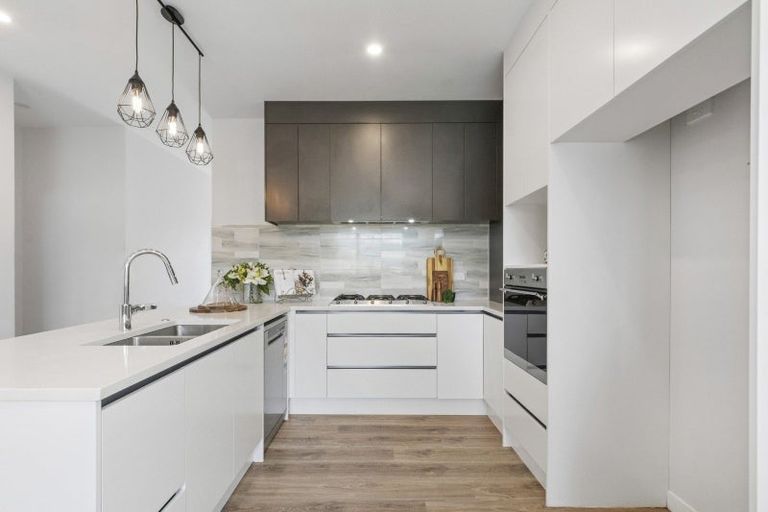 Photo of property in 9 Survila Street, Takanini, 2110