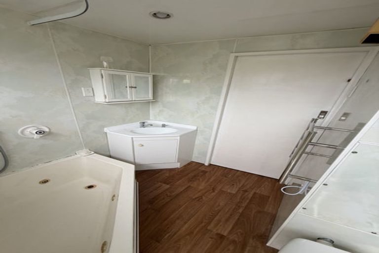 Photo of property in 8 Nyoli Street, Northcote, Christchurch, 8052