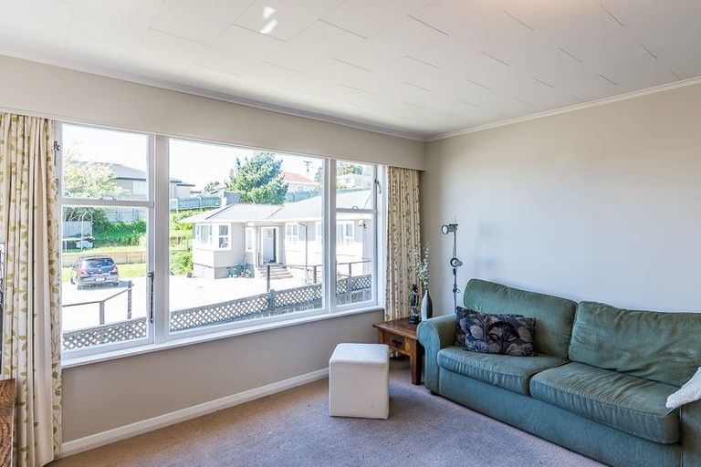 Photo of property in 36 Horokiwi Road West, Newlands, Wellington, 6037