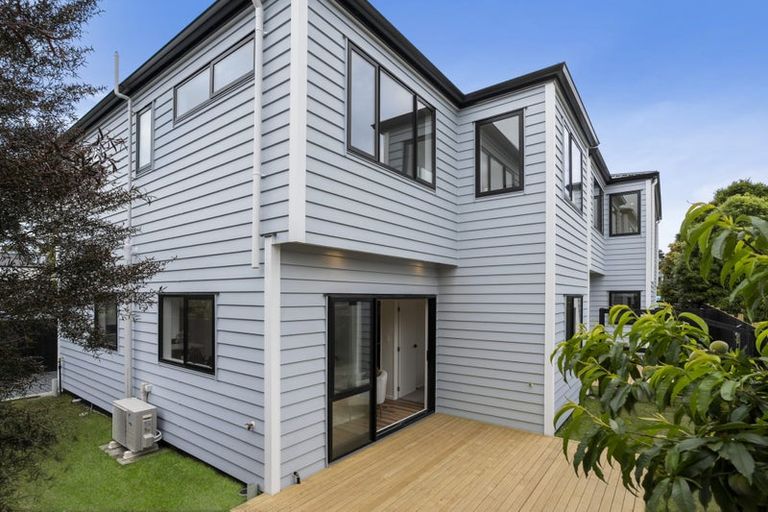 Photo of property in 21c Pipitea Place, Massey, Auckland, 0614