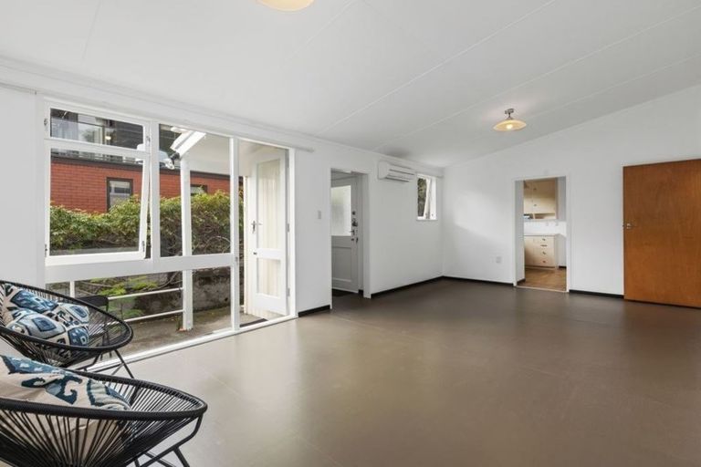 Photo of property in 2/345 Muritai Road, Eastbourne, Lower Hutt, 5013