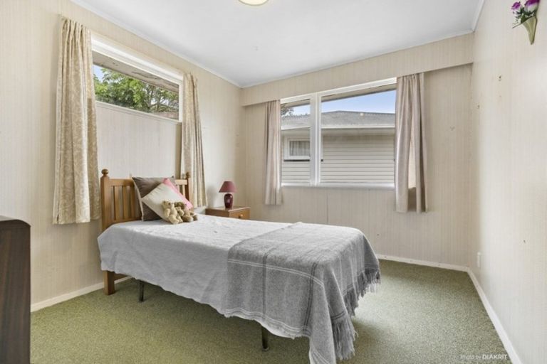 Photo of property in 33 Raukawa Street, Strathmore Park, Wellington, 6022