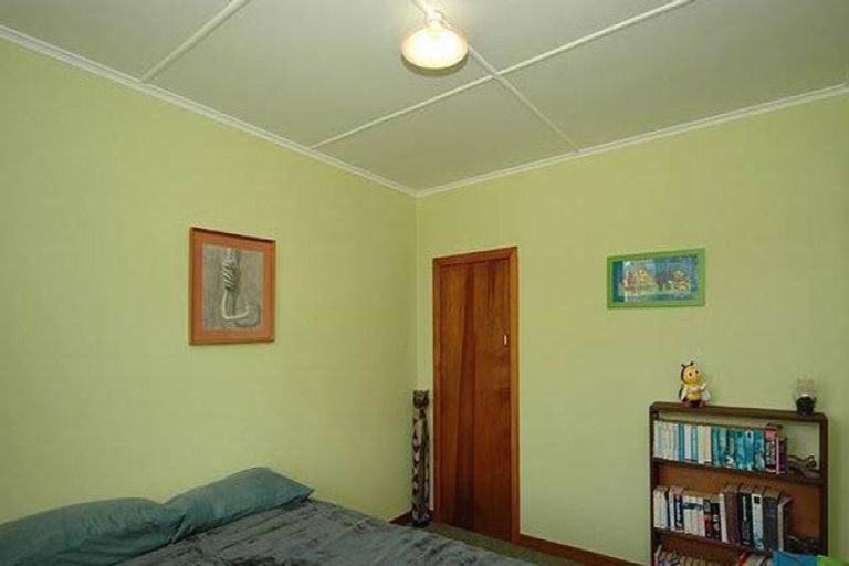 Photo of property in 20 Elliot Street, Inglewood, 4330