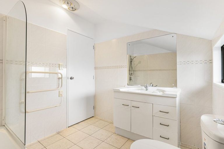 Photo of property in 2/14 Mossop Rise, Glenfield, Auckland, 0629