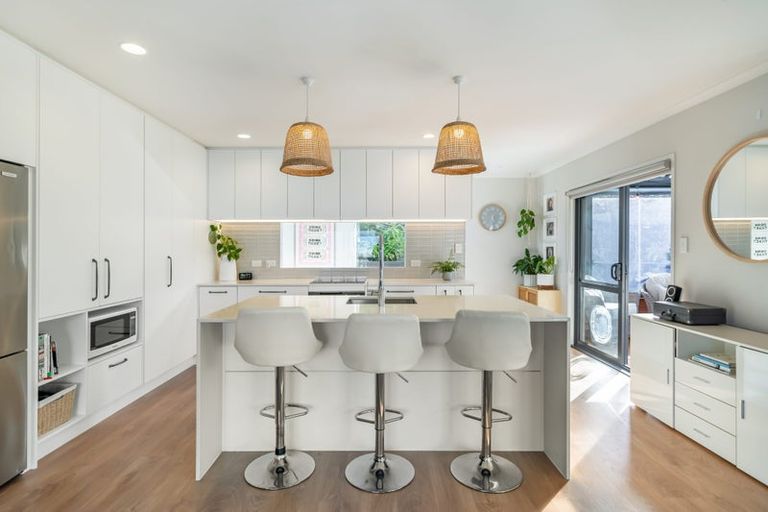 Photo of property in 23 Percy Kinsman Crescent, Riverstone Terraces, Upper Hutt, 5018