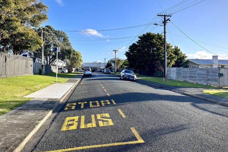 Photo of property in 7/17 Rewarewa Road, Te Atatu Peninsula, Auckland, 0610