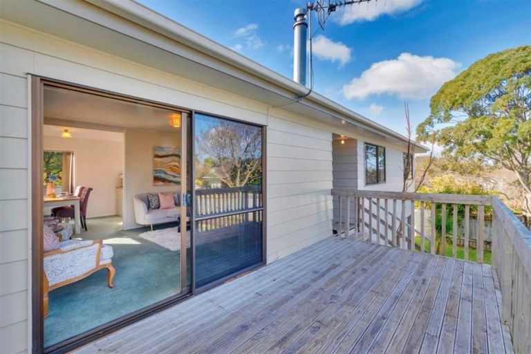 Photo of property in 15 Peterhouse Place, West Harbour, Auckland, 0618