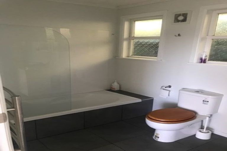 Photo of property in 39 Lowry Crescent, Stokes Valley, Lower Hutt, 5019