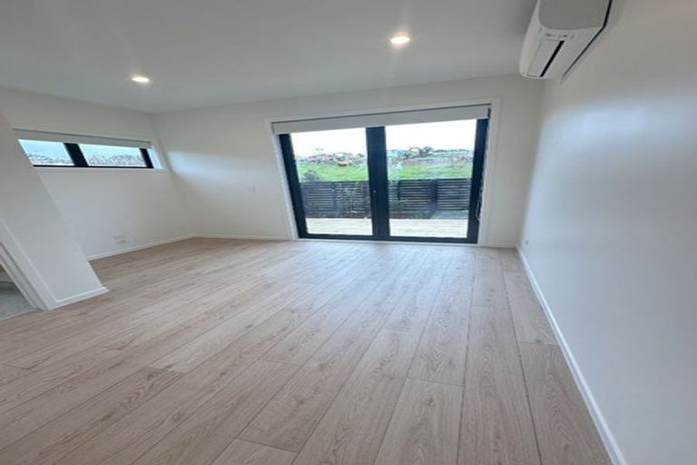 Photo of property in 20/21 Makomako Drive, Orewa, 0931