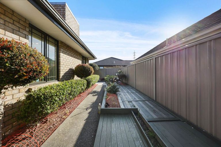 Photo of property in 16 Erceg Way, Rosehill, Papakura, 2113