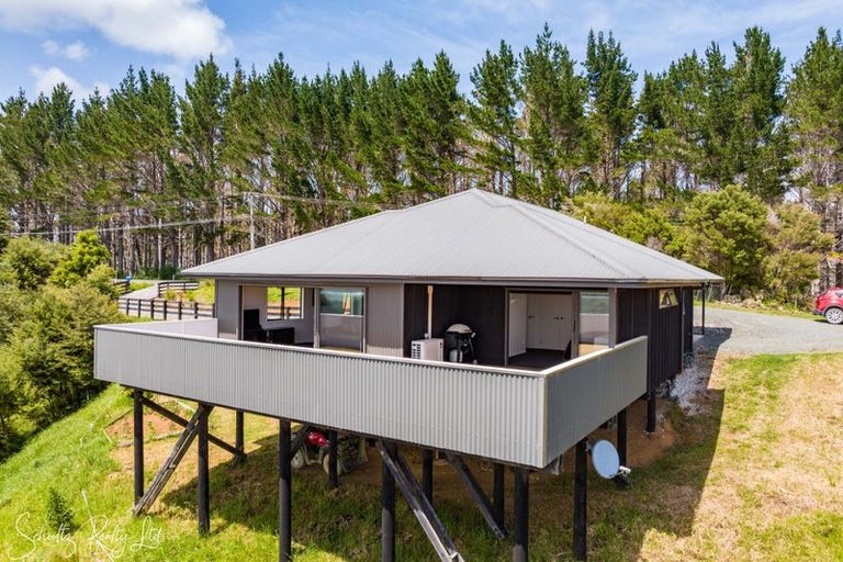 Photo of property in 827 Tinopai Road, Tinopai, Matakohe, 0593