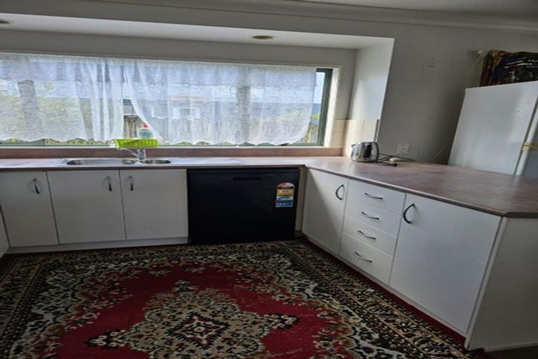 Photo of property in 8l Aotea Road, Glen Eden, Auckland, 0602