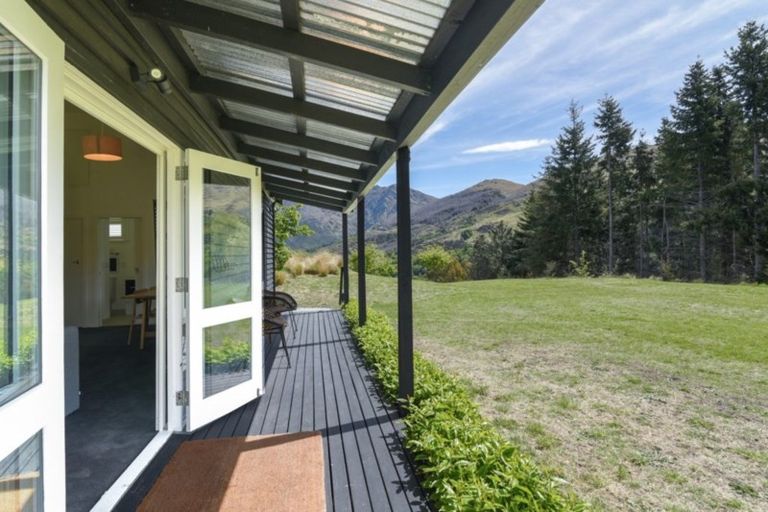 Photo of property in 40 Toka Road, Dalefield, Queenstown, 9371