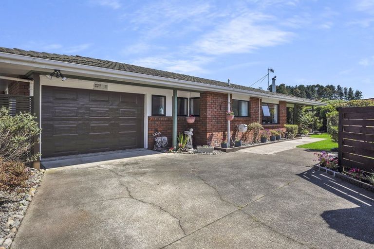 Photo of property in 21a Rosebank Grove, Waikanae, 5036