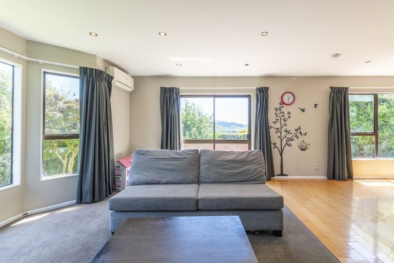 Photo of property in 3 Alister Way, Churton Park, Wellington, 6037