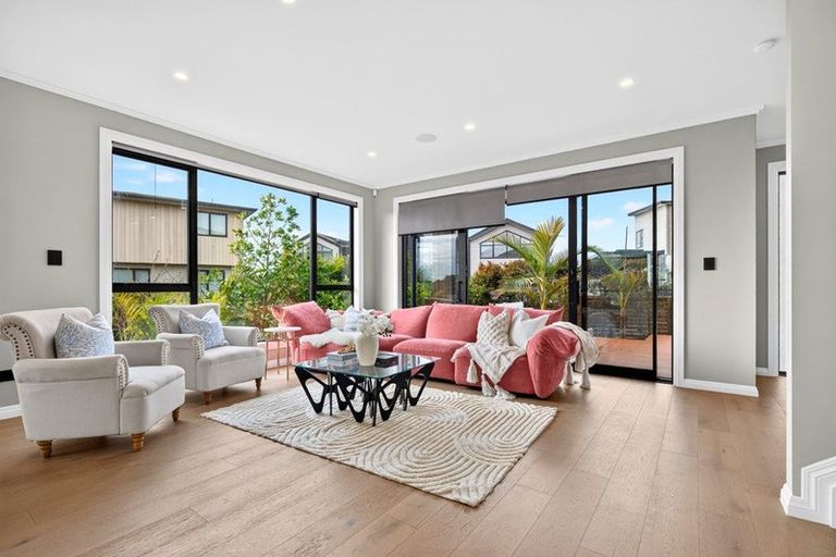 Photo of property in 1 Taku Close, Long Bay, Auckland, 0630