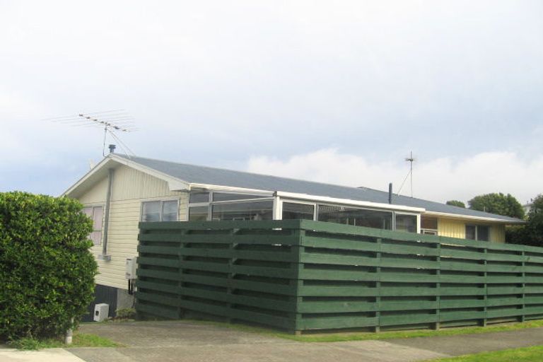 Photo of property in 20 Cypress Drive, Maungaraki, Lower Hutt, 5010