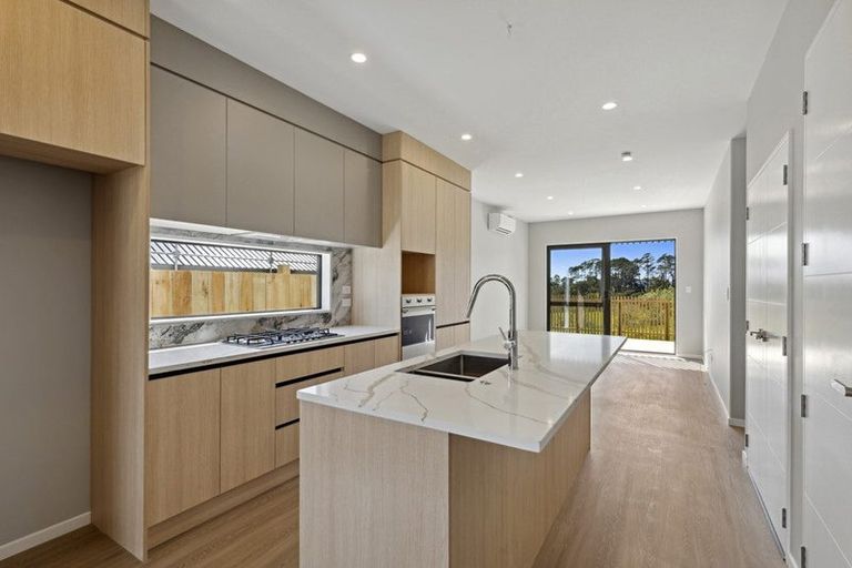 Photo of property in 15 Puhikawa Street, Massey, 0614