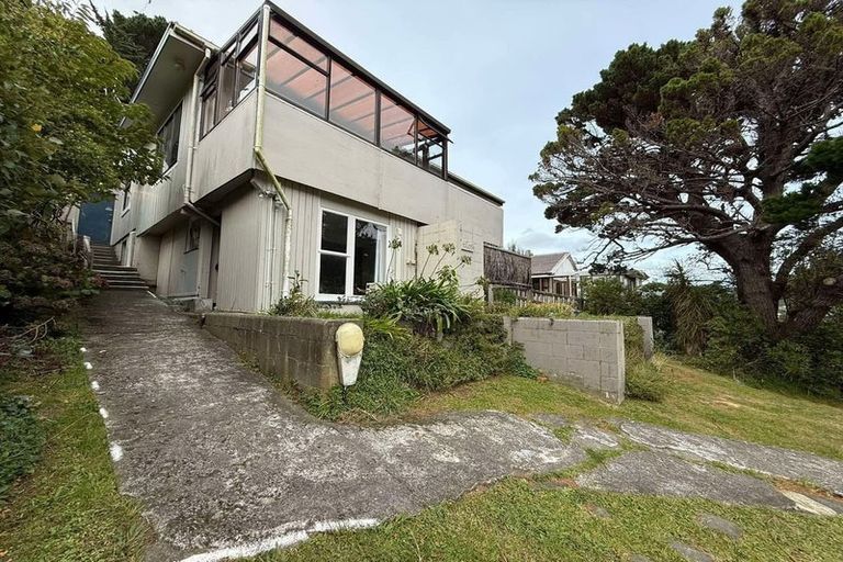 Photo of property in 132 Parkvale Road, Karori, Wellington, 6012