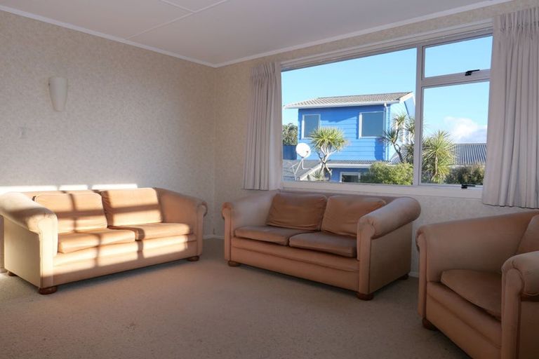 Photo of property in 115 Gloaming Hill, Titahi Bay, Porirua, 5022