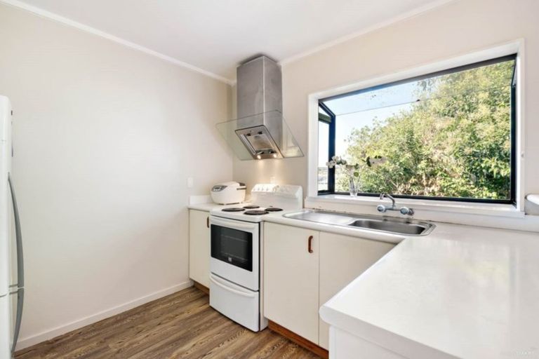 Photo of property in 2/8 Locket Road, Glenfield, Auckland, 0629