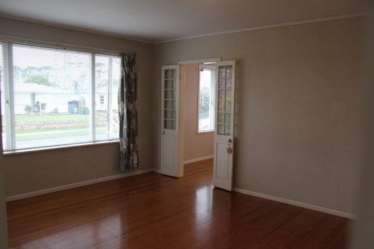 Photo of property in 48 Tiraumea Drive, Pakuranga, Auckland, 2010