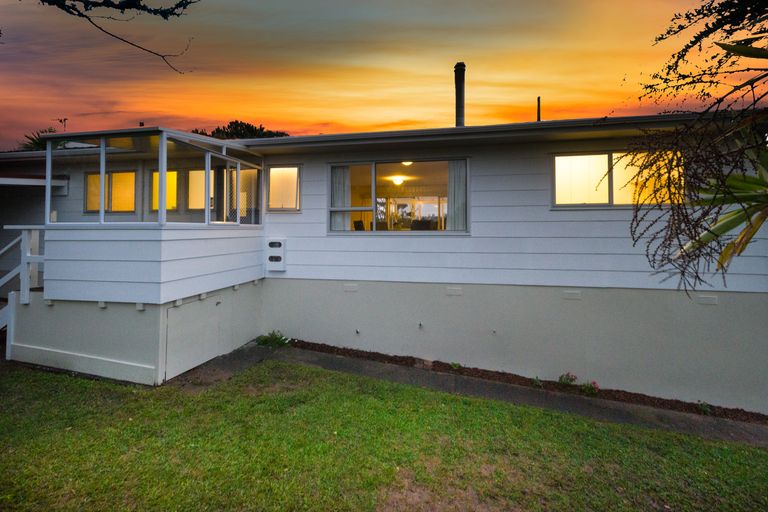 Photo of property in 4 Mcentee Road, Waitakere, Auckland, 0816
