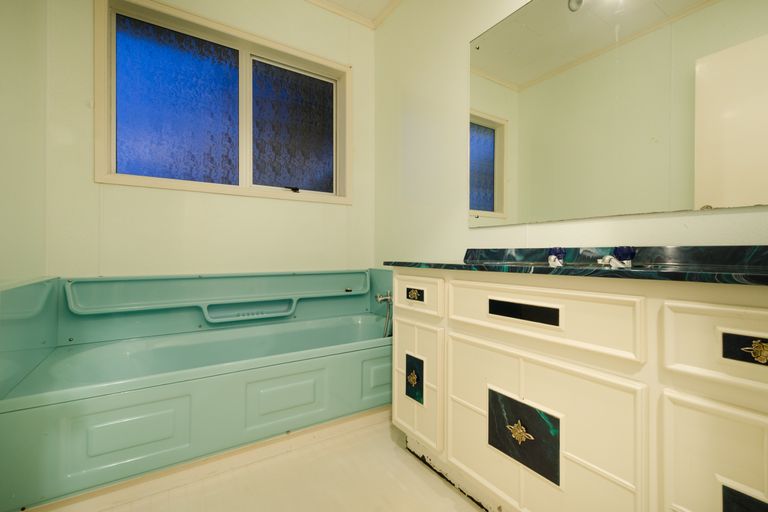 Photo of property in 4 Mcentee Road, Waitakere, Auckland, 0816