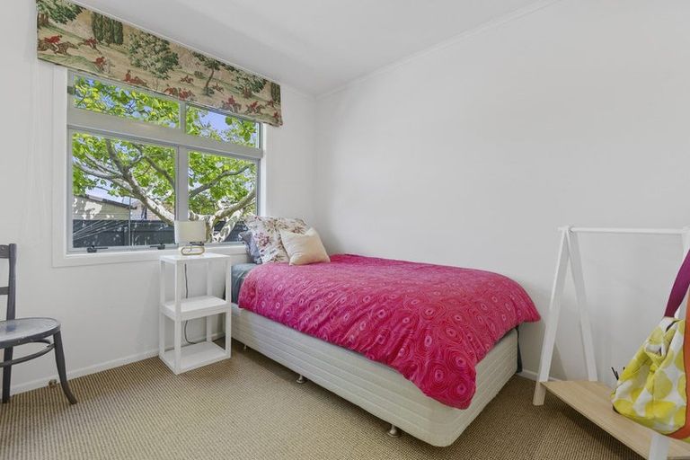 Photo of property in 8 Blenheim Place, Vogeltown, New Plymouth, 4310