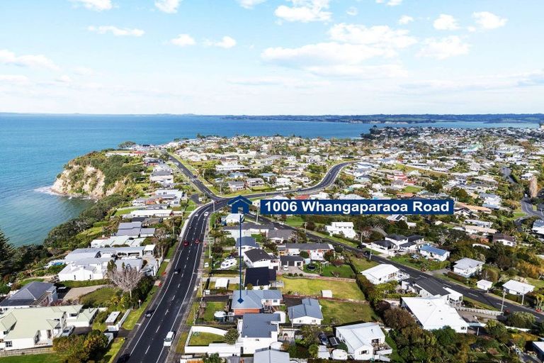 Photo of property in 1006 Whangaparaoa Road, Tindalls Beach, Whangaparaoa, 0930