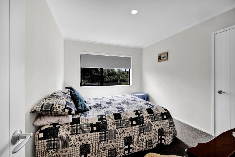 Photo of property in 120 Pohutukawa Place, Waiwhakaiho, New Plymouth, 4312