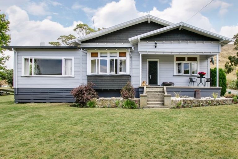 Photo of property in 1720 Waimarama Road, Waimarama, Havelock North, 4294