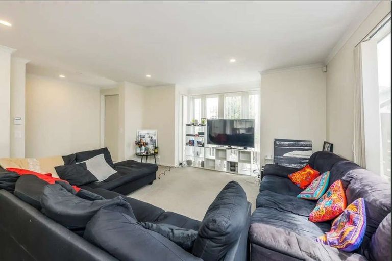 Photo of property in 45 Hollowout Street, Takanini, 2112