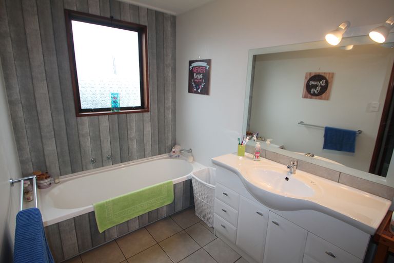 Photo of property in 30 Leven Street, South Hill, Oamaru, 9400