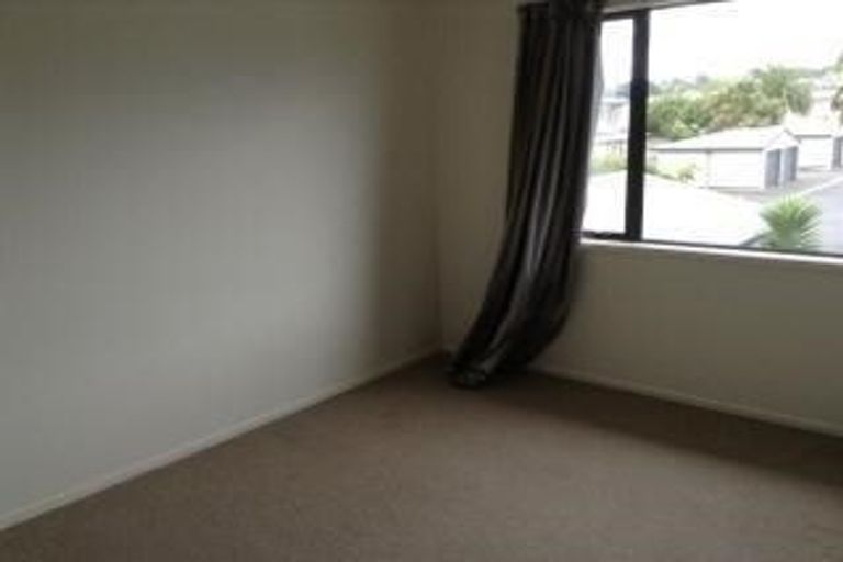 Photo of property in 16/2 Armoy Drive, East Tamaki, Auckland, 2016
