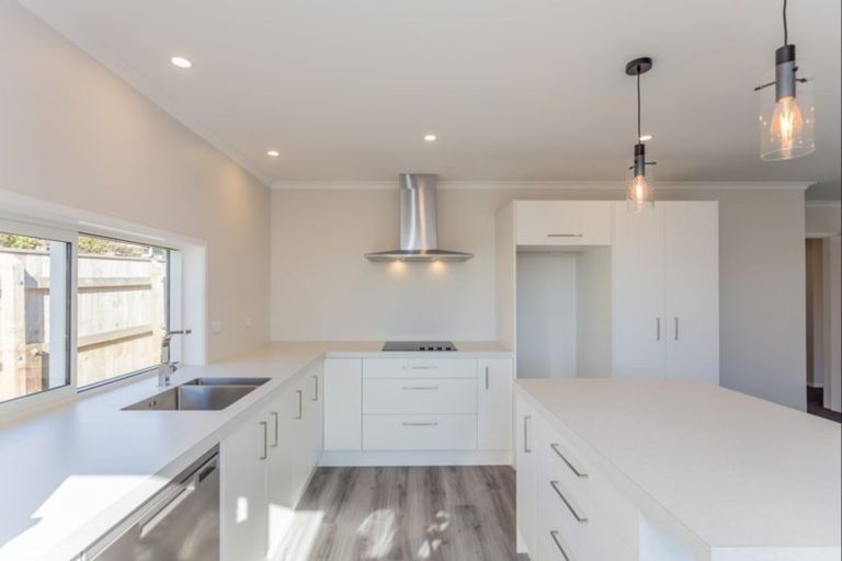 Photo of property in 65 Karaka Crescent, Levin, 5510