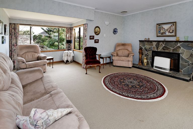 Photo of property in 4a Roland Hill, Glen Eden, Auckland, 0602