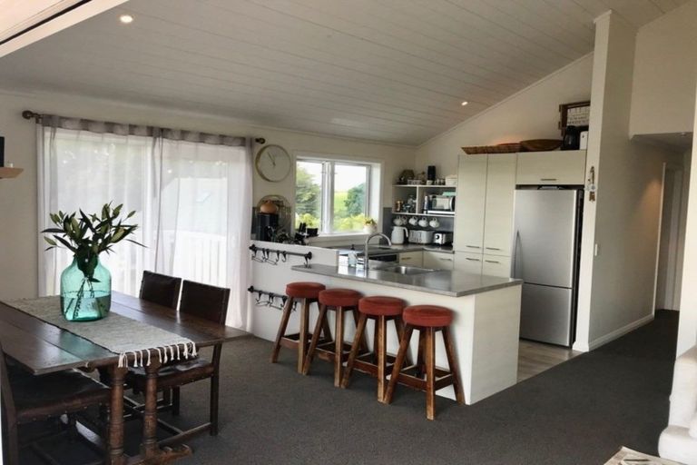 Photo of property in 4a Torkar Road, Clarks Beach, 2122