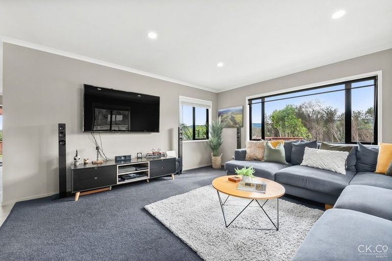 Photo of property in 3 Streets Way, Timberlea, Upper Hutt, 5018