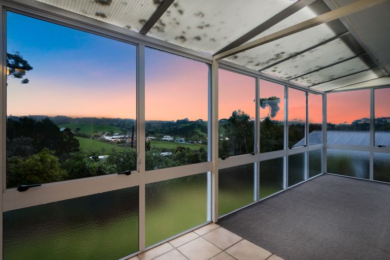 Photo of property in 4 Mcentee Road, Waitakere, Auckland, 0816