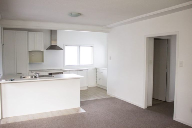 Photo of property in 1/54a Birkdale Road, Birkdale, Auckland, 0626