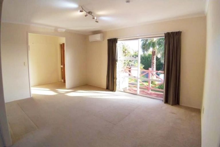 Photo of property in 2/26a Sunnynook Road, Sunnynook, Auckland, 0620
